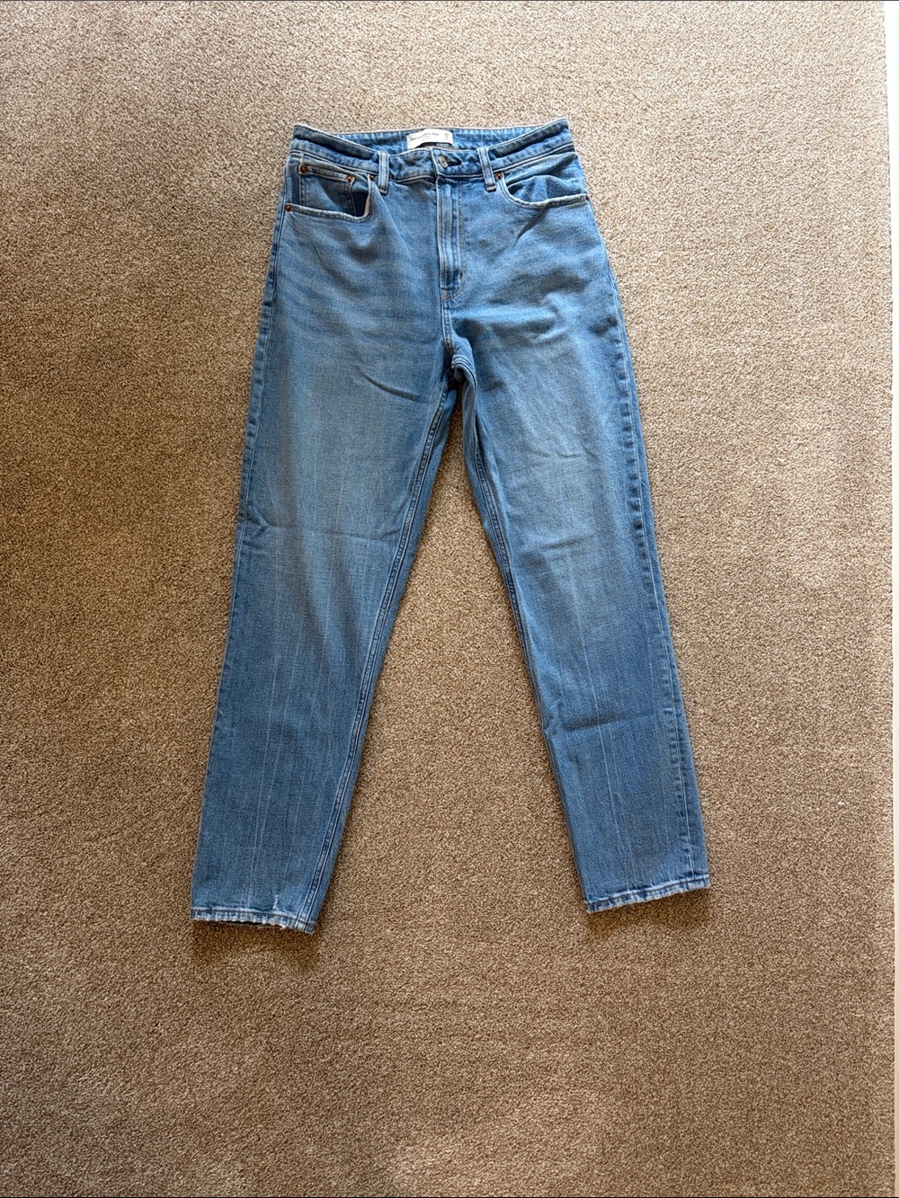 Abercrombie & Fitch The Mom High-Rise Jeans